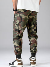 Charger l&#39;image dans la galerie, Love God. Store Men Pants Men Random Camo Print Letter Patched Flap Pocket Pants price
