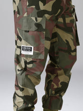 Charger l&#39;image dans la galerie, Love God. Store Men Pants Men Random Camo Print Letter Patched Flap Pocket Pants price
