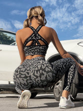 Lade das Bild in den Galerie-Viewer, Love God. Store Women Active Sets Leopard Print Seamless Sports Set price
