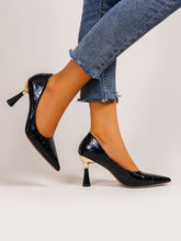 Charger l&#39;image dans la galerie, Love God. Store Women Pumps Textured Point Toe Court Pumps price
